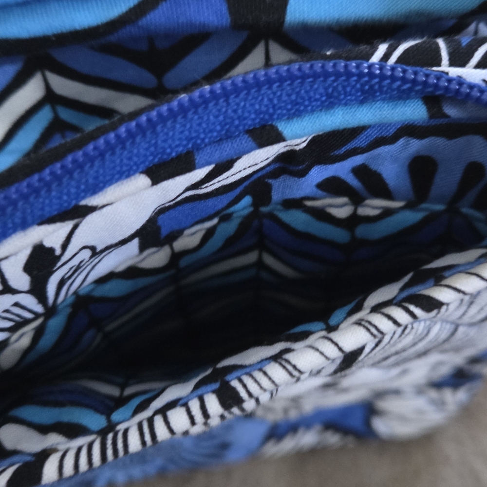 3 Vera Bradley Purses. 2 Tote Bags And 1 Crossbody - Picture 6 of 16
